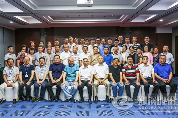 ��2018��¯�������졢������װ����չ���ֻᡱ��֣Բ���ٿ�